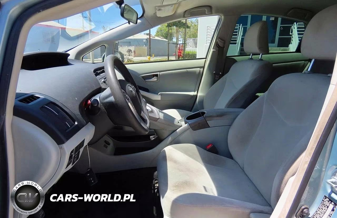 2014 Toyota Prius Two VIN:JTDKN3DU1E1829038 - 9