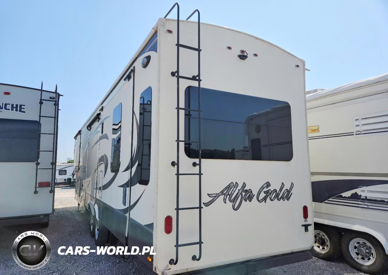 2016 Evergreen Alfa Gold Camper VIN:586LAF126G2495833 - 3