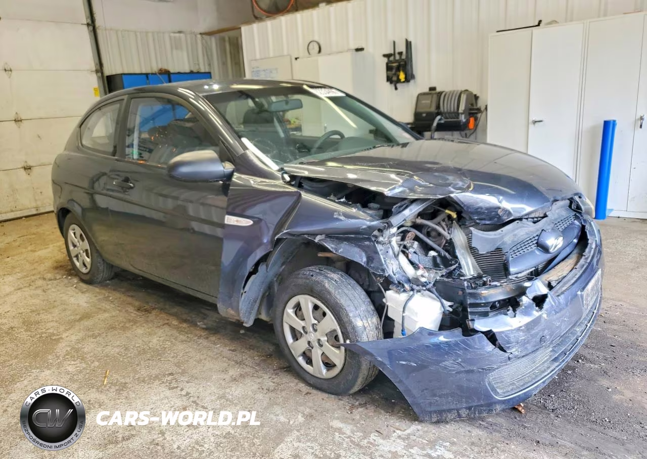 2007 Hyundai Accent Gs VIN:KMHCM36C97U010688 - 4