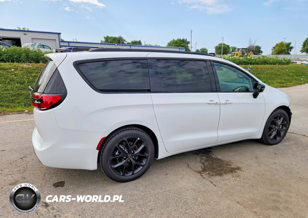 2026 Chrysler Pacifica Select VIN:2C4RC1BG1TR280522 - 3