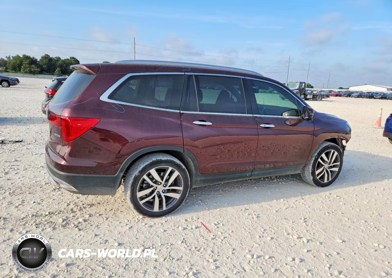 2017 Honda Pilot Touring VIN:5FNYF5H97HB015576 - 3