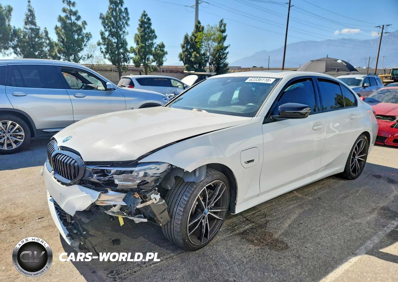 2022 BMW 330E – zdjęcie 1 z 13