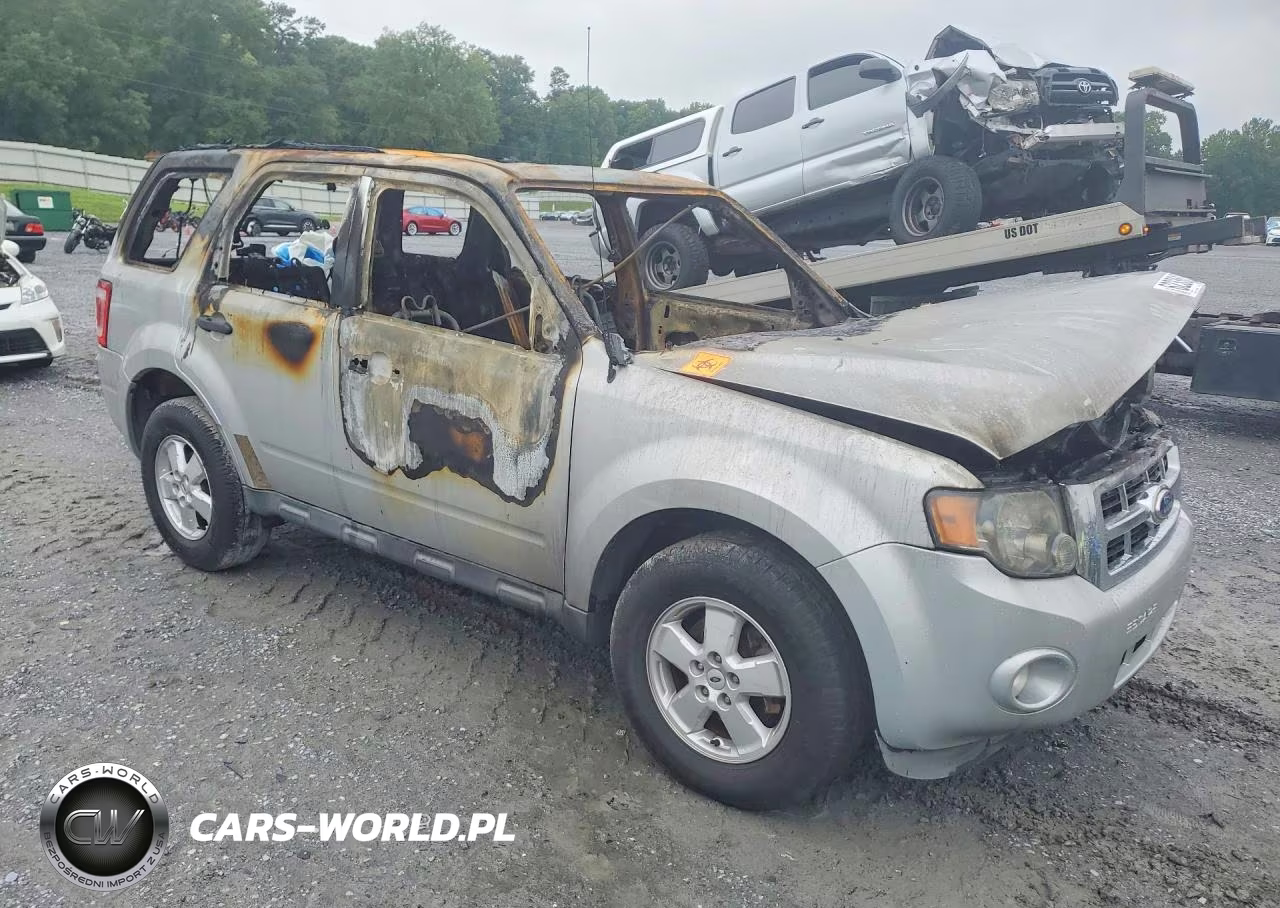 2009 Ford Escape Xlt VIN:1FMCU03729KA03621 - 4