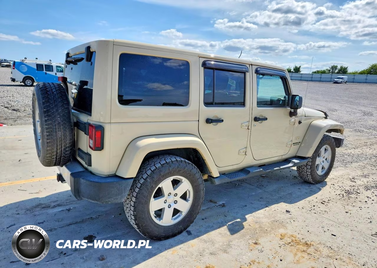 2012 Jeep Wrangler Unlimited Sahara VIN:1C4BJWEG8CL107704 - 3