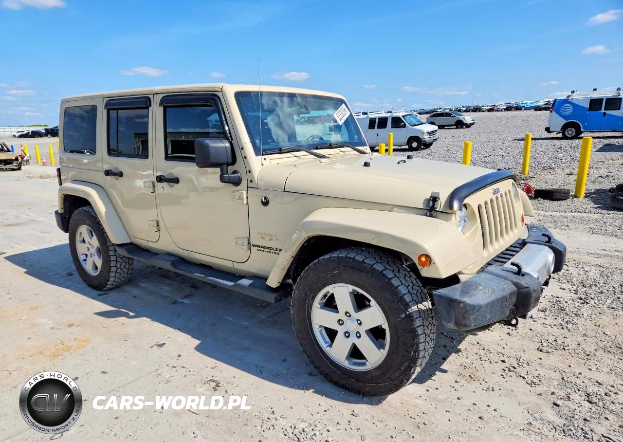 2012 Jeep Wrangler Unlimited Sahara VIN:1C4BJWEG8CL107704 - 4