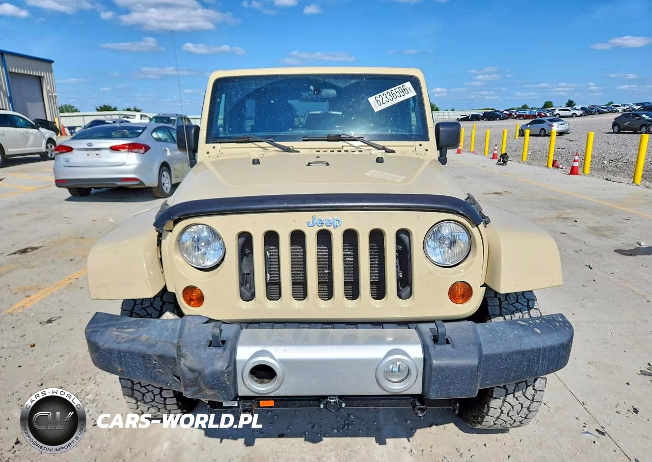 2012 Jeep Wrangler Unlimited Sahara VIN:1C4BJWEG8CL107704 - 5