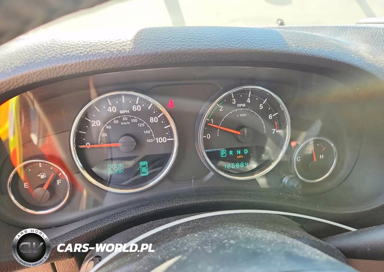 2012 Jeep Wrangler Unlimited Sahara VIN:1C4BJWEG8CL107704 - 9