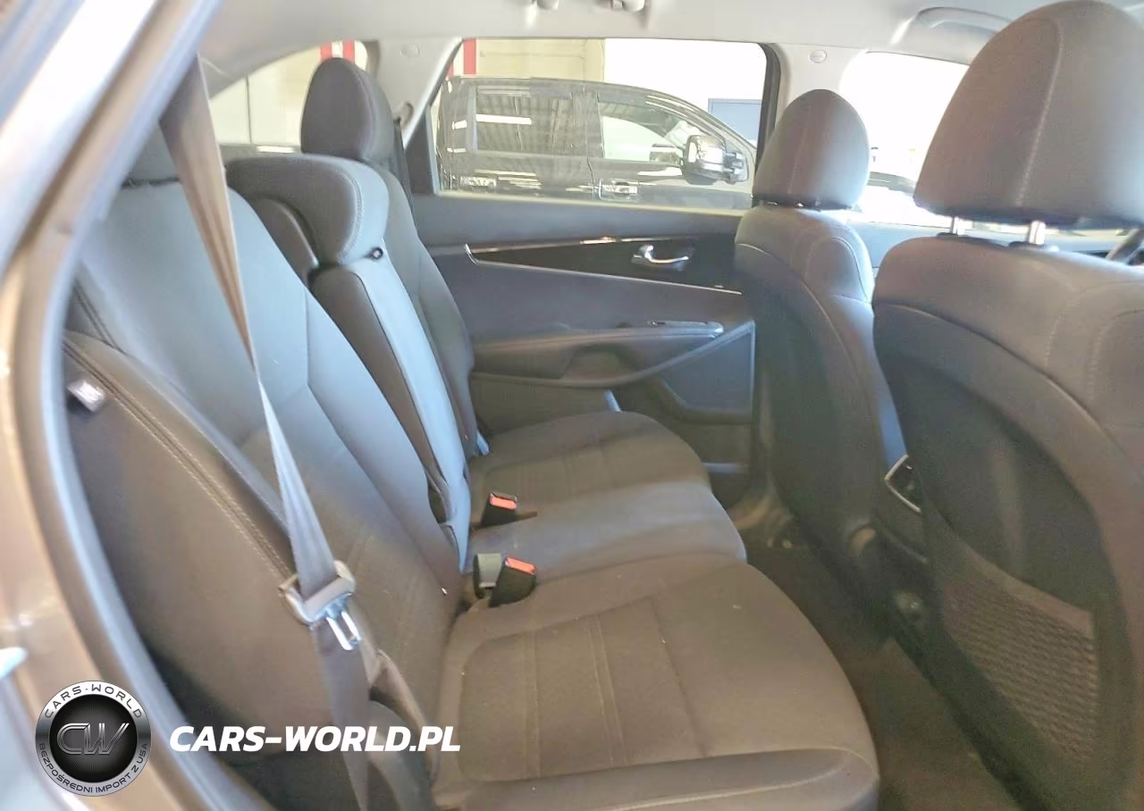 2019 Kia Sorento L VIN:5XYPG4A33KG533015 - 11