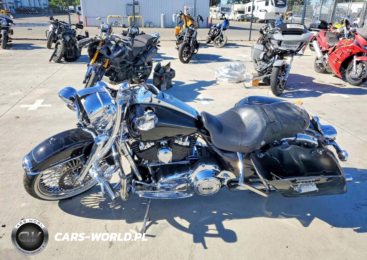 2013 Harley-Davidson Flhrc Road King Classic VIN:1HD1FRM35DB656747 - 3