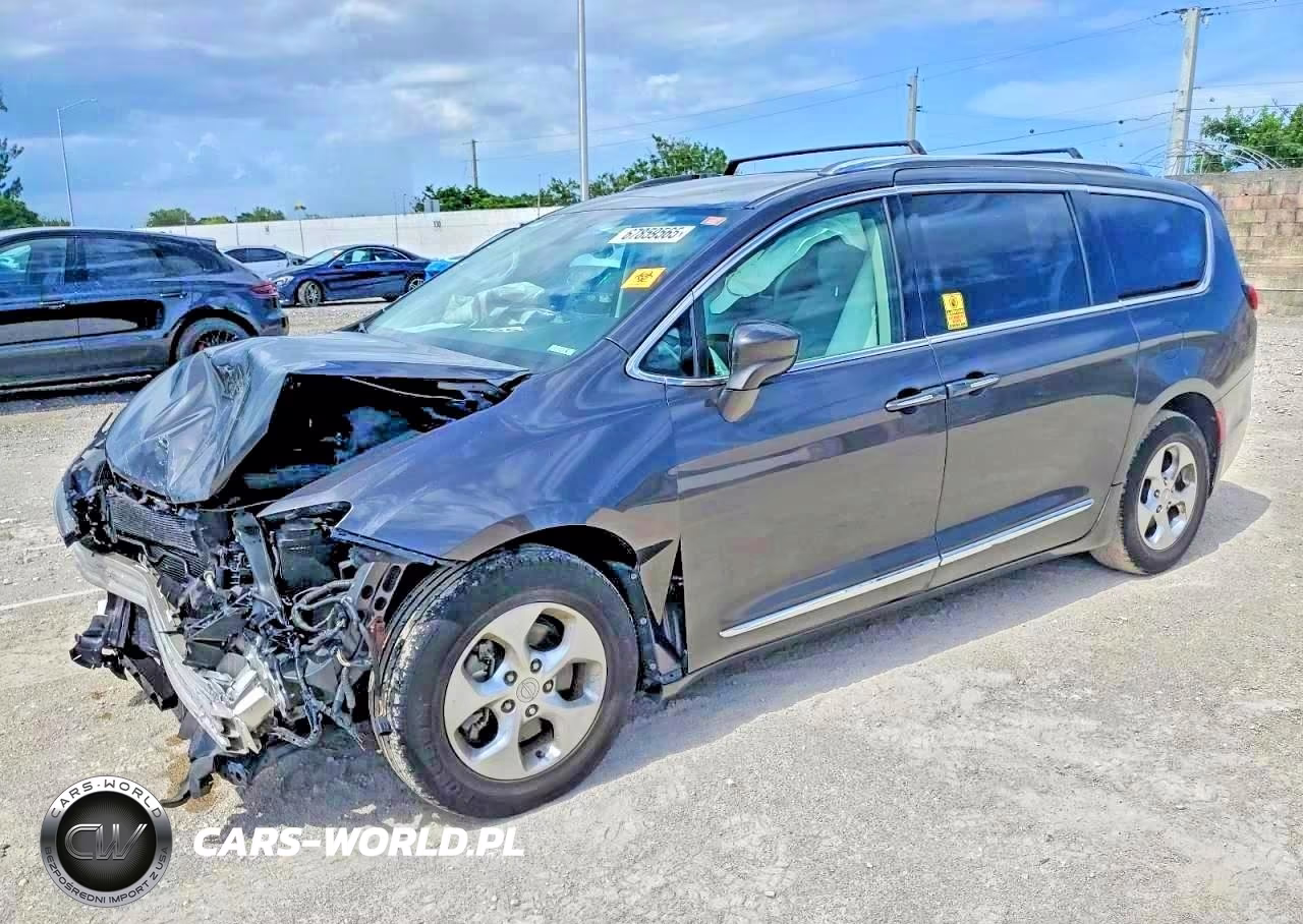 2017 Chrysler Pacifica Touring L Plus – zdjęcie 1 z 13