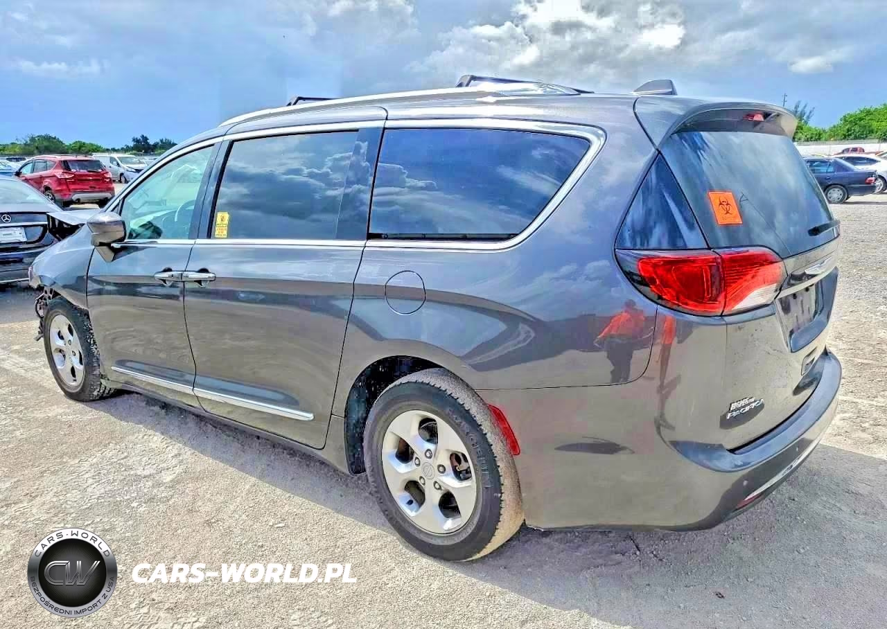 2017 Chrysler Pacifica Touring L Plus VIN:2C4RC1EG7HR821754 - 2