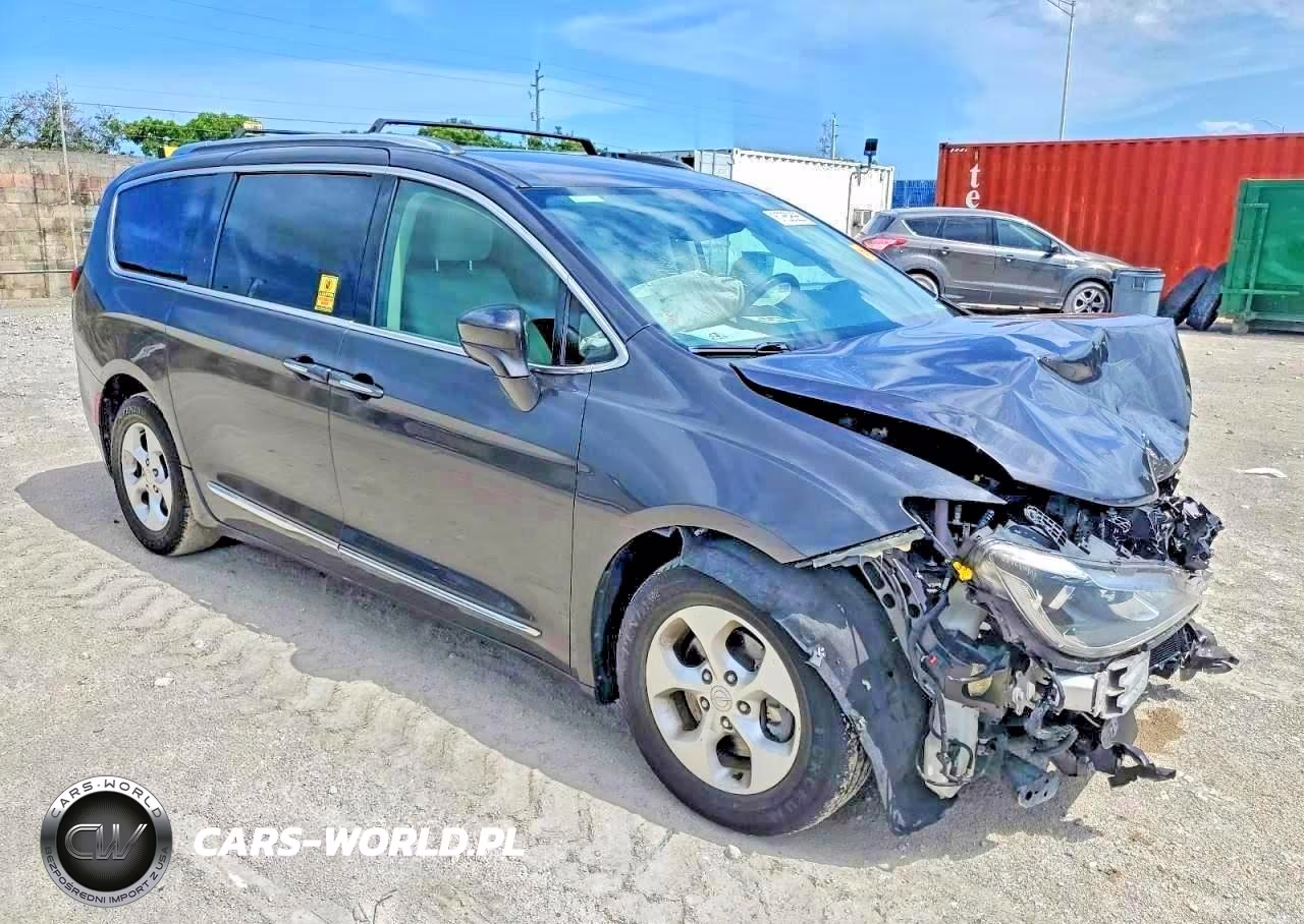 2017 Chrysler Pacifica Touring L Plus VIN:2C4RC1EG7HR821754 - 4
