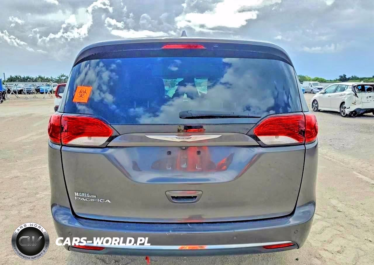 2017 Chrysler Pacifica Touring L Plus VIN:2C4RC1EG7HR821754 - 6