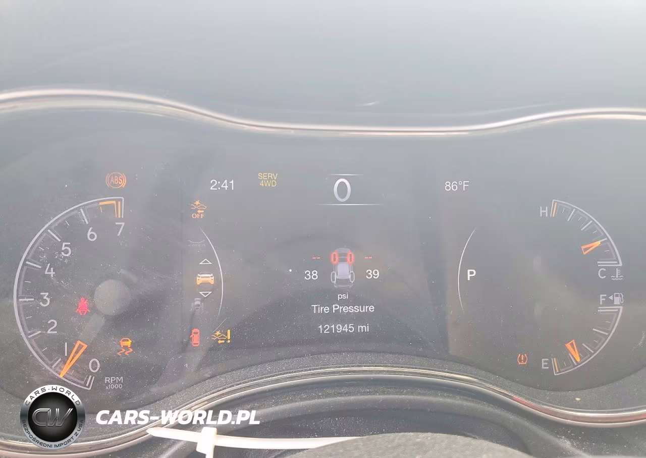 2018 Jeep Grand Cherokee Overland VIN:1C4RJFCG2JC505621 - 9