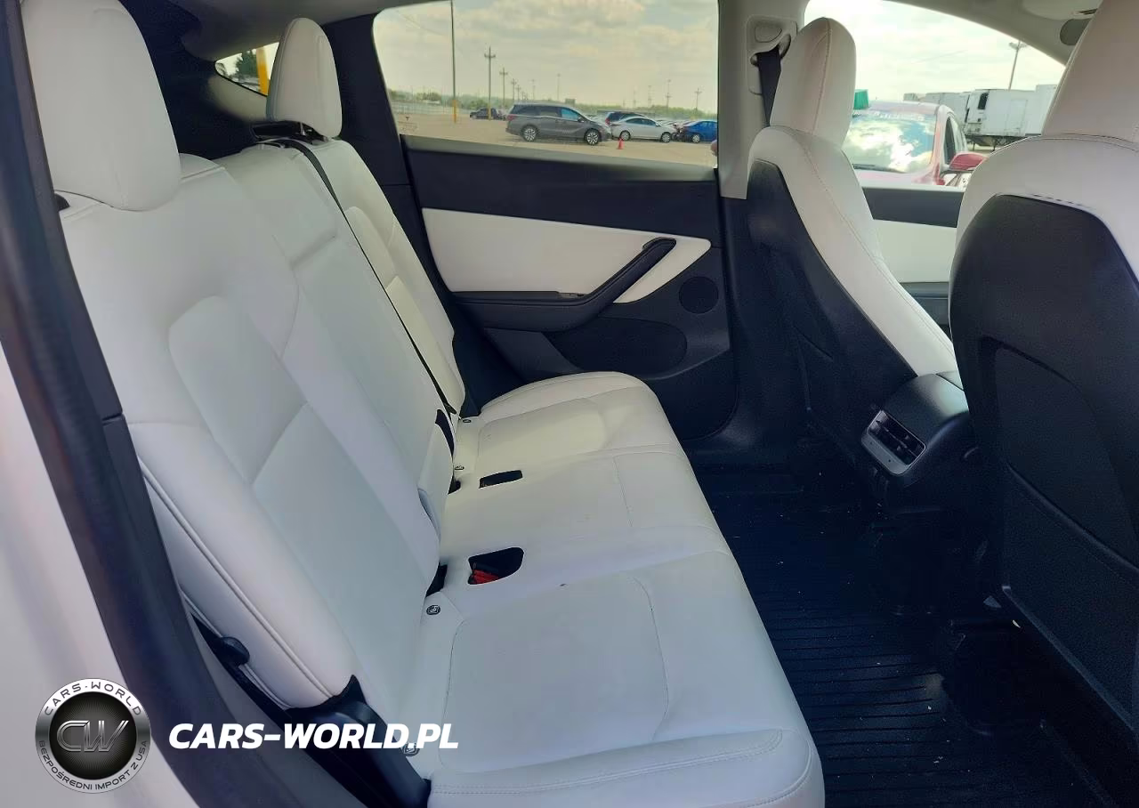 2020 Tesla Model Y VIN:5YJYGDEE5LF020972 - 11