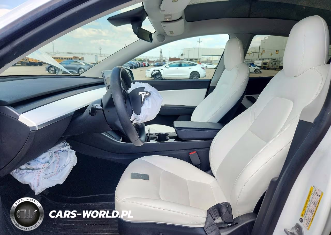 2020 Tesla Model Y VIN:5YJYGDEE5LF020972 - 7