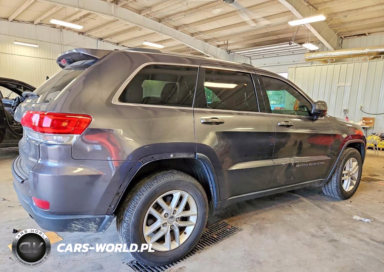 2017 Jeep Grand Cherokee Laredo VIN:1C4RJEAG6HC664438 - 3