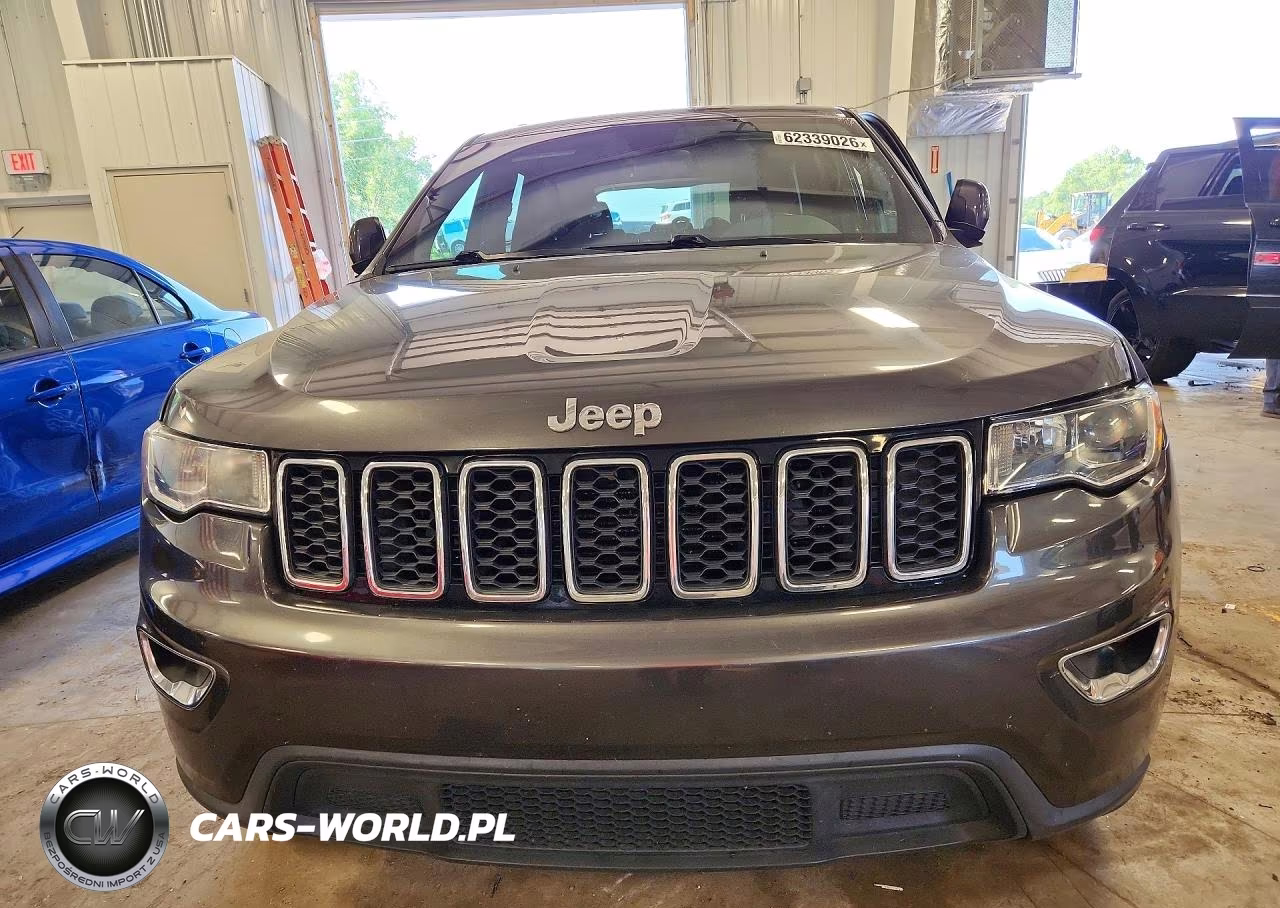 2017 Jeep Grand Cherokee Laredo VIN:1C4RJEAG6HC664438 - 5