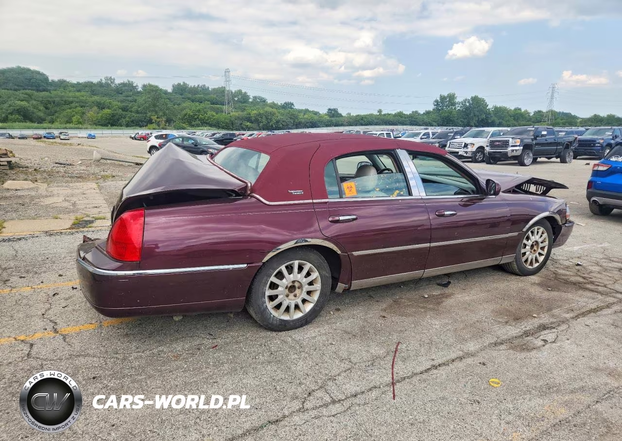 2006 Lincoln Town Car Signature Limited VIN:1LNHM82V76Y636435 - 3