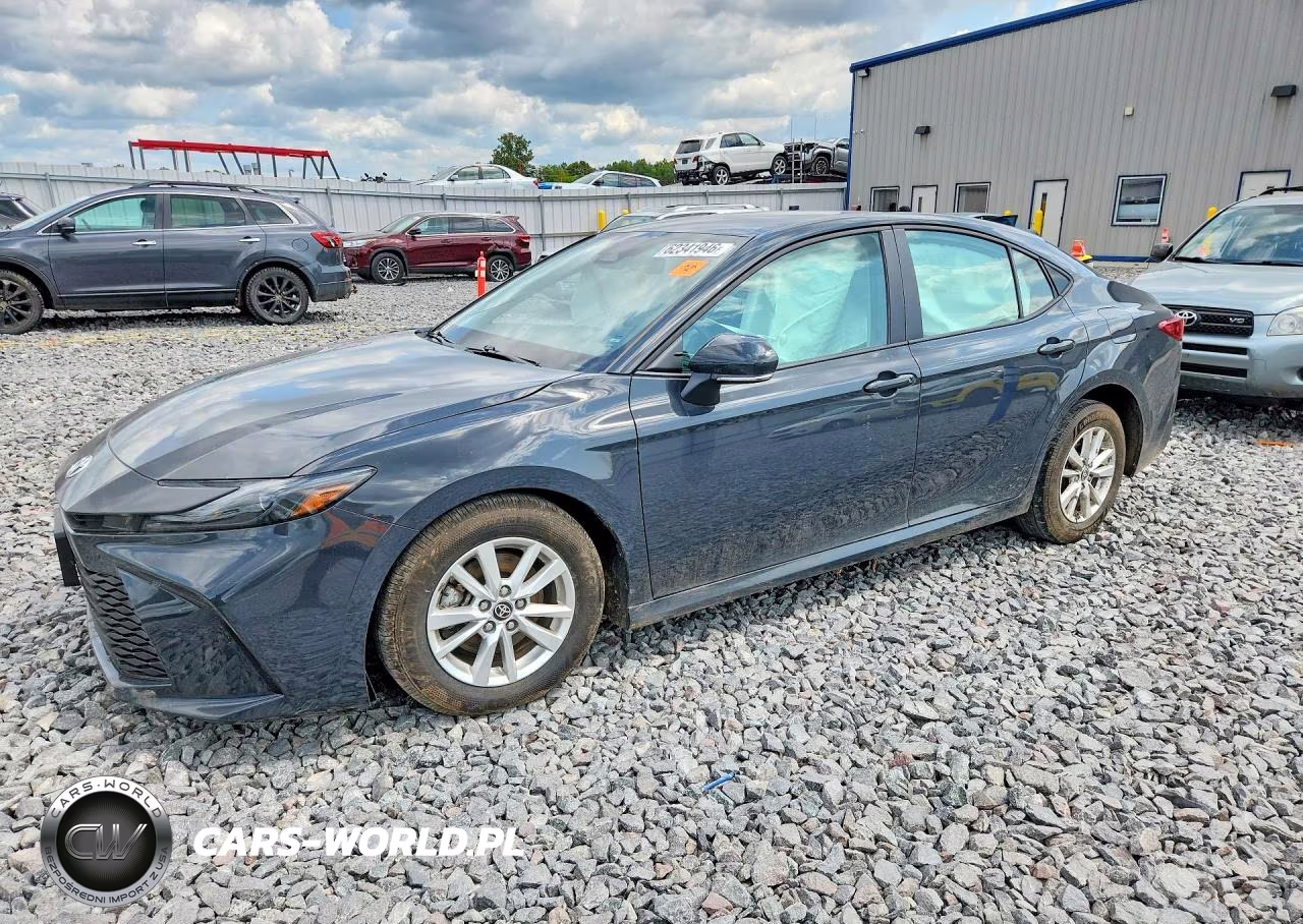 2025 Toyota Camry Le – zdjęcie 1 z 12