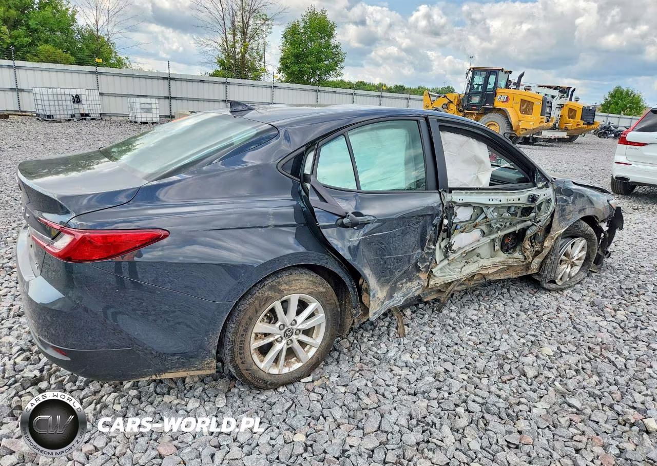 2025 Toyota Camry Le VIN:4T1DAACK5SU590558 - 3