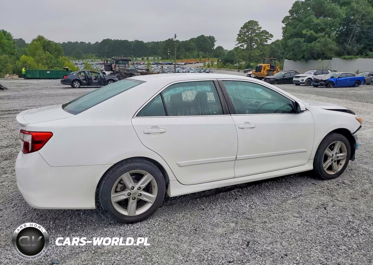 2014 Toyota Camry Se VIN:4T1BF1FK2EU361845 - 3