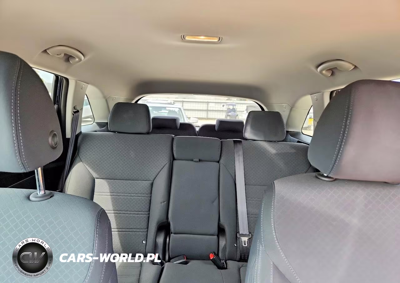 2020 Kia Sorento S VIN:5XYPGDA50LG696207 - 10