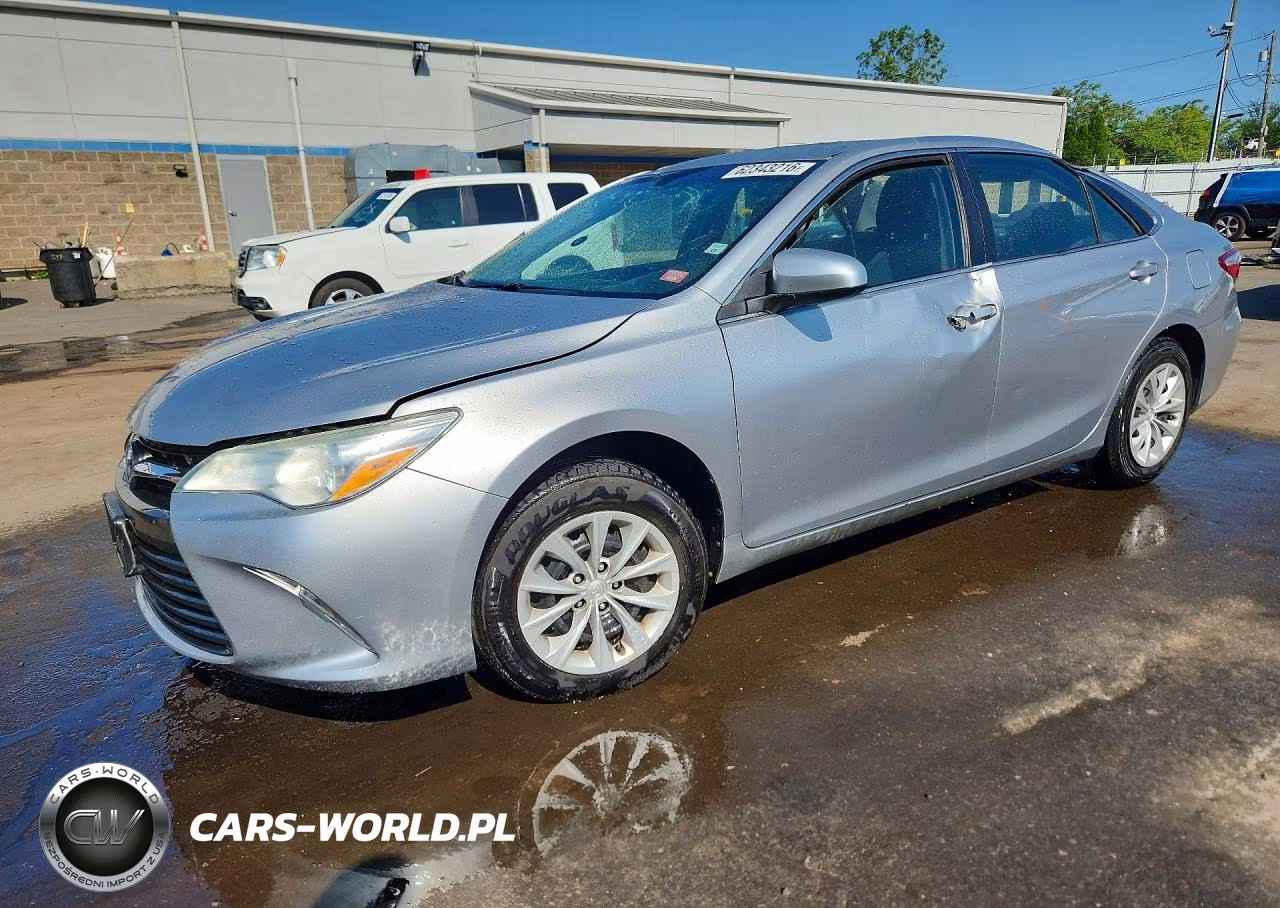 2015 Toyota Camry Le – zdjęcie 1 z 12