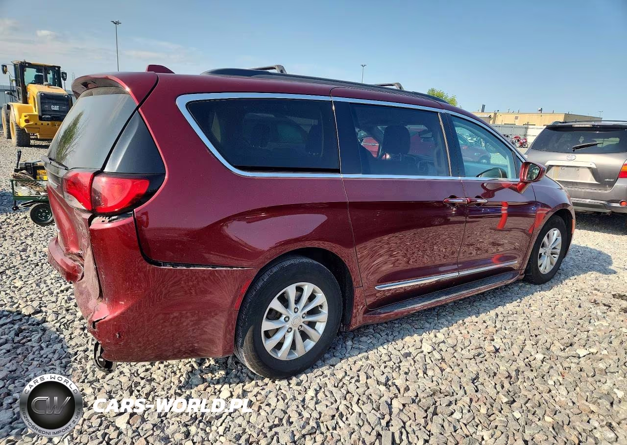 2017 Chrysler Pacifica Touring L VIN:2C4RC1BG4HR509265 - 3