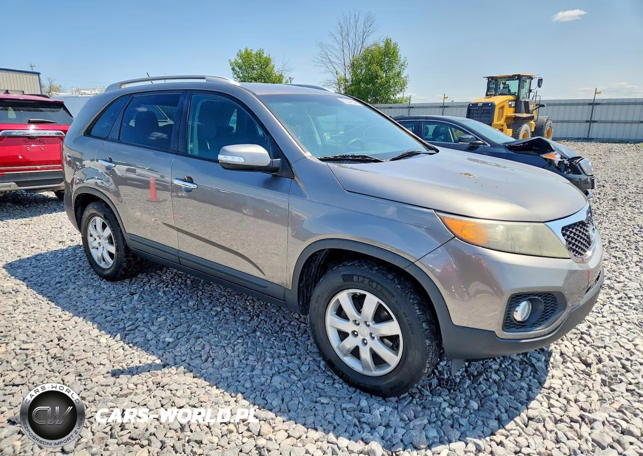 2011 Kia Sorento Lx VIN:5XYKT4A14BG087445 - 4