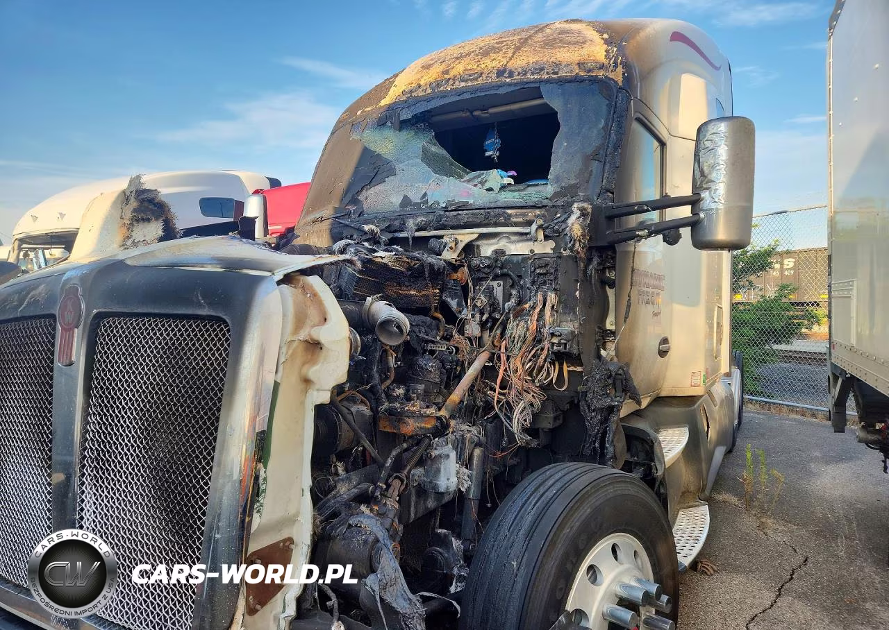 2018 Kenworth T680 Semi Truck