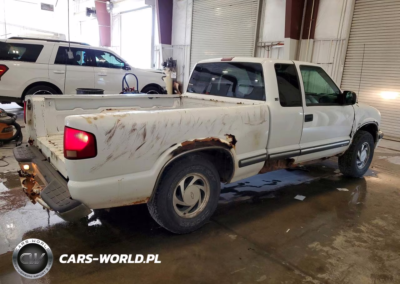 2001 Chevrolet S Truck S10 VIN:1GCDT19W618182599 - 3