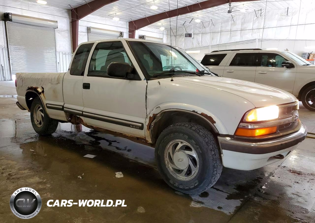 2001 Chevrolet S Truck S10 VIN:1GCDT19W618182599 - 4