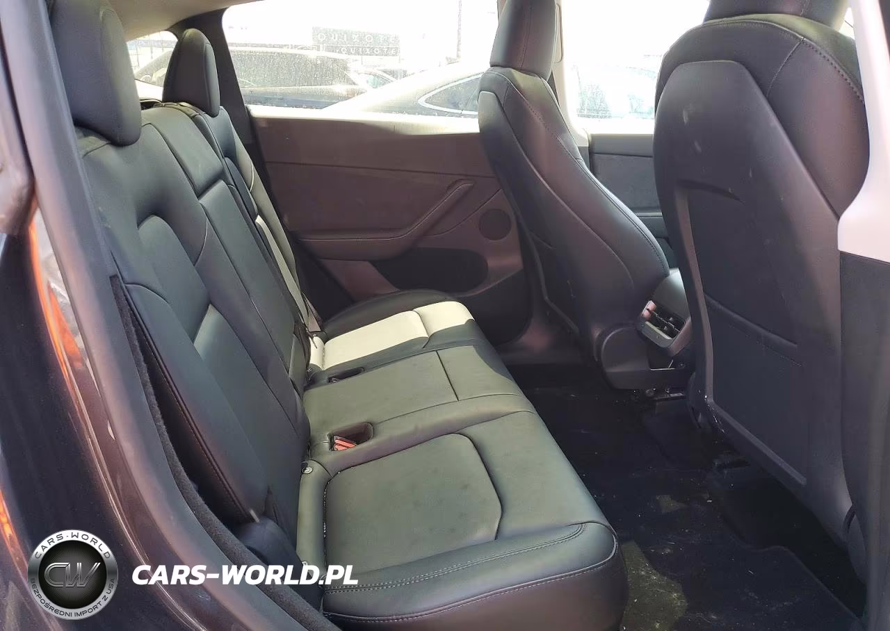 2024 Tesla Model Y VIN:7SAYGDEE9RF081804 - 10
