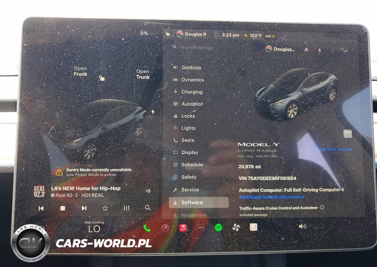 2024 Tesla Model Y VIN:7SAYGDEE9RF081804 - 9