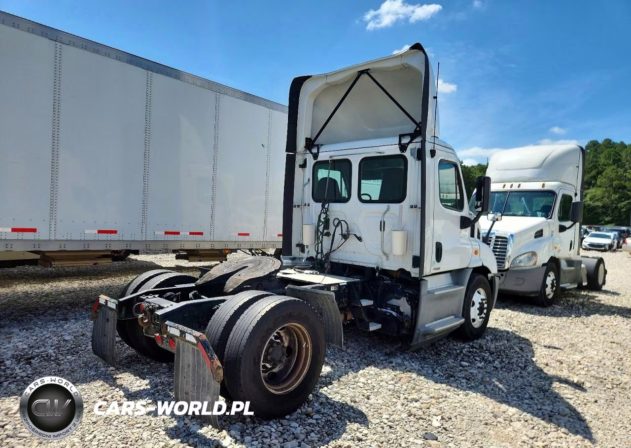 2018 Freightliner Cascadia 113 Semi Truck VIN:3AKBGADV8JSJN2668 - 4