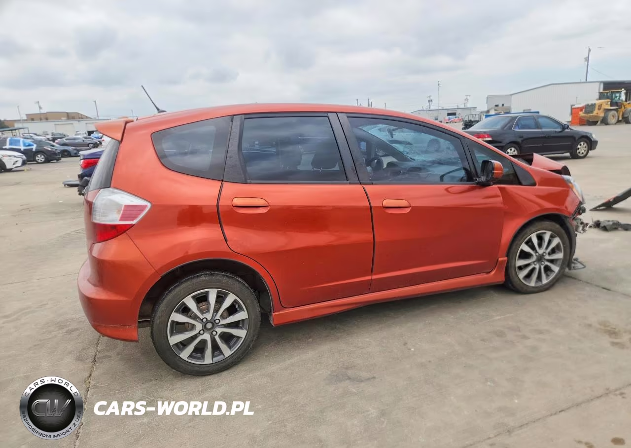 2012 Honda Fit Sport VIN:JHMGE8H53CC012904 - 3