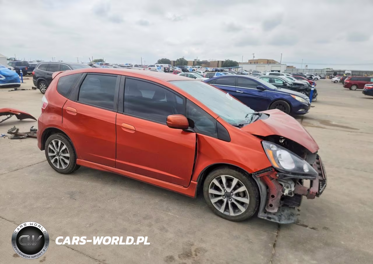 2012 Honda Fit Sport VIN:JHMGE8H53CC012904 - 4