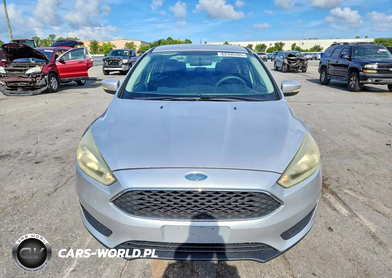 2016 Ford Focus Se VIN:1FADP3F2XGL341038 - 5