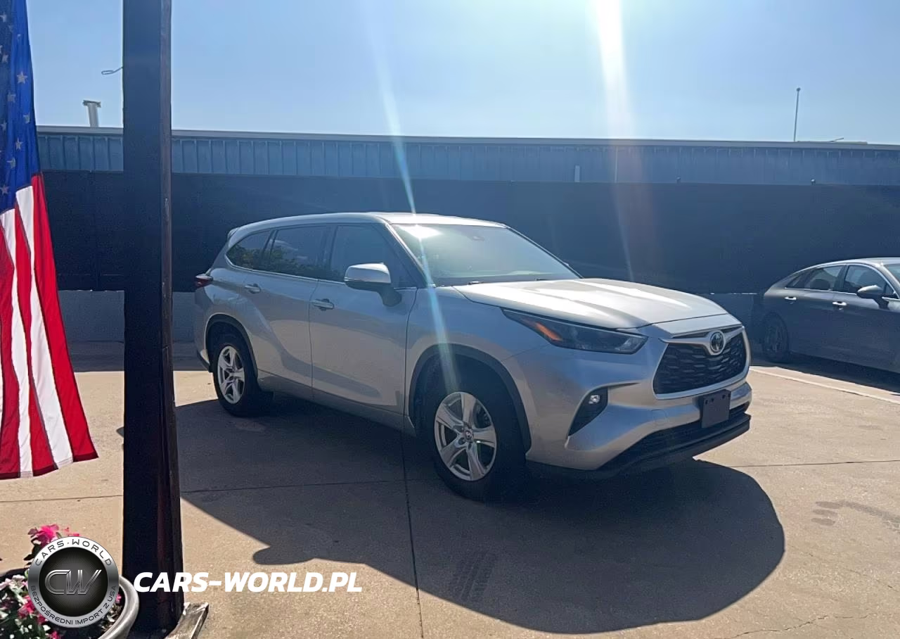 2022 Toyota Highlander Le – zdjęcie 1 z 11