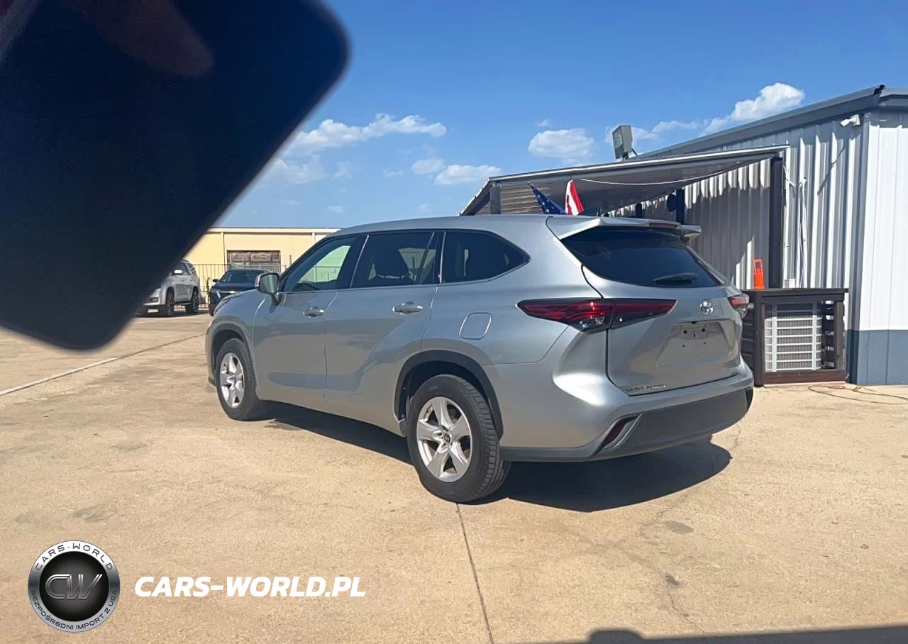 2022 Toyota Highlander Le VIN:5TDZZRAH3NS107358 - 3