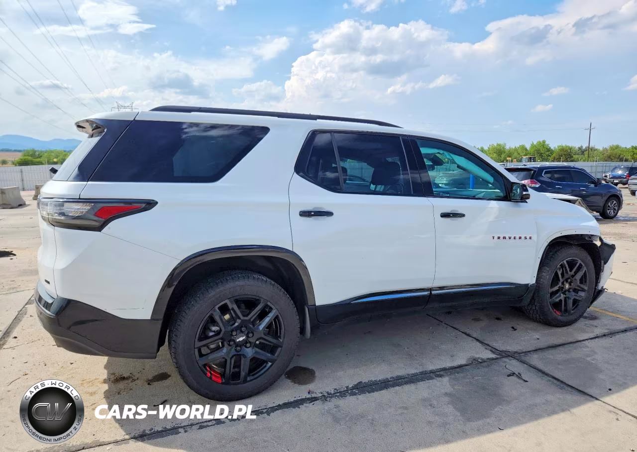 2019 Chevrolet Traverse Premier VIN:1GNEVKKW8KJ282459 - 3