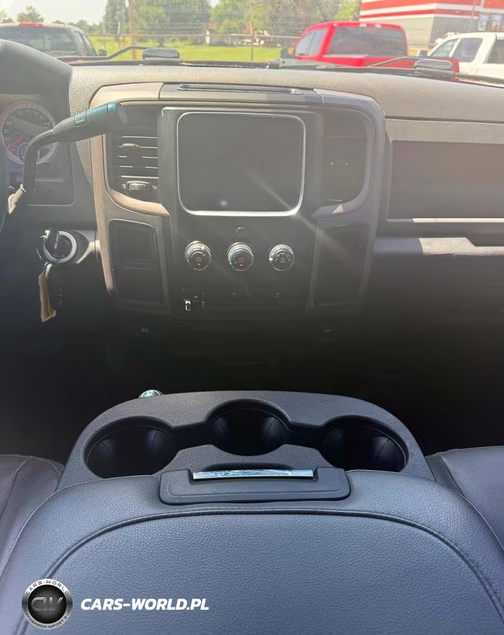 2018 Ram 3500 St VIN:3C63RRGL1JG281172 - 9