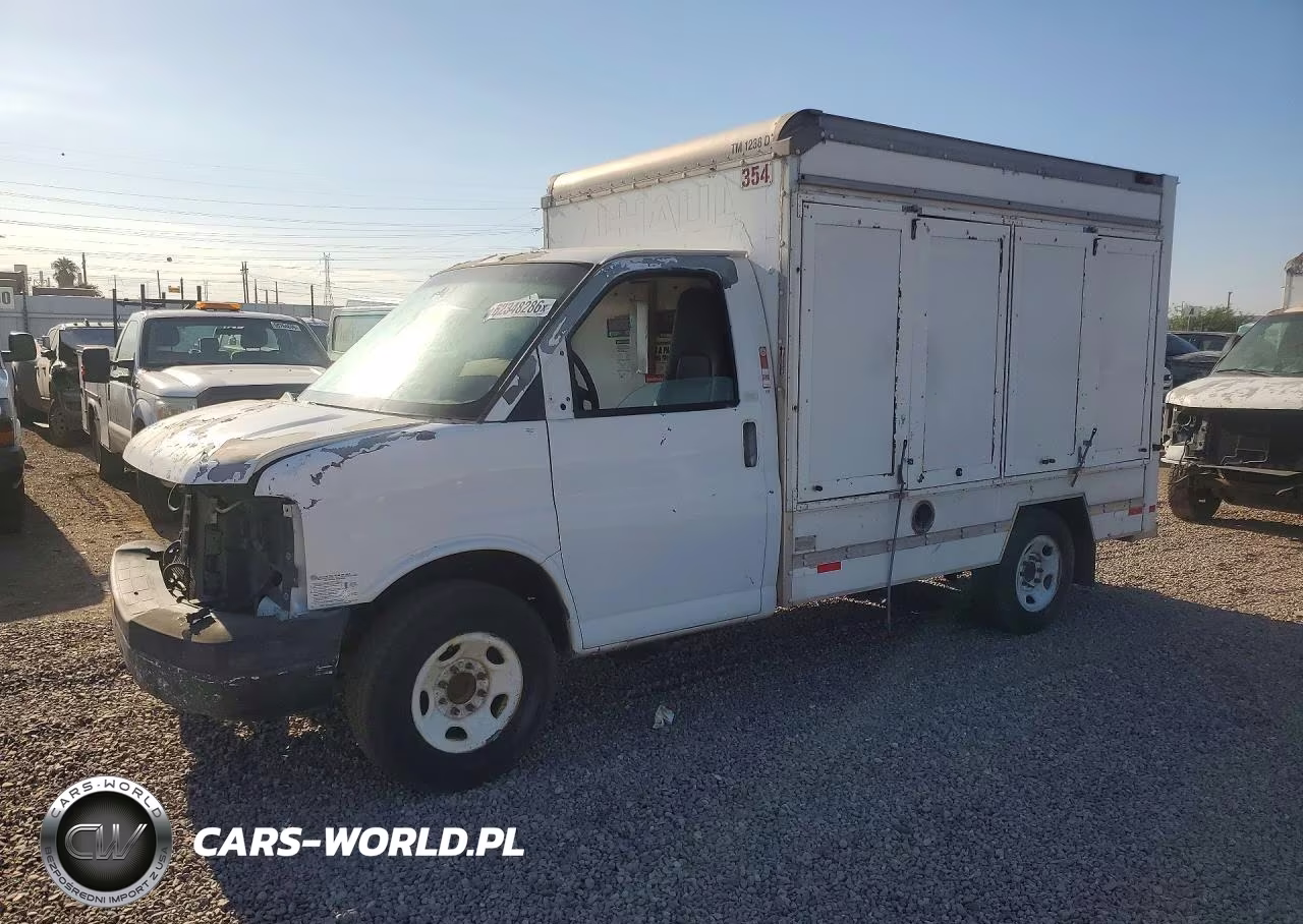 2010 GMC Savana Box Truck