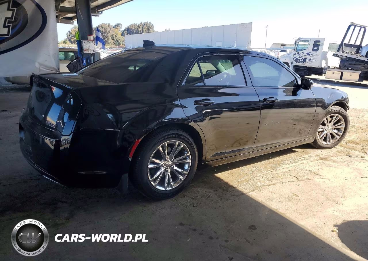 2016 Chrysler 300C VIN:2C3CCAEG6GH320434 - 3