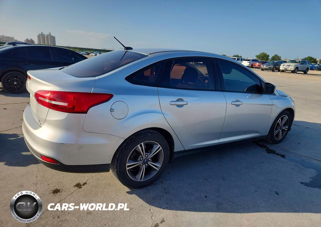 2017 Ford Focus Se VIN:1FADP3FE7HL270747 - 3