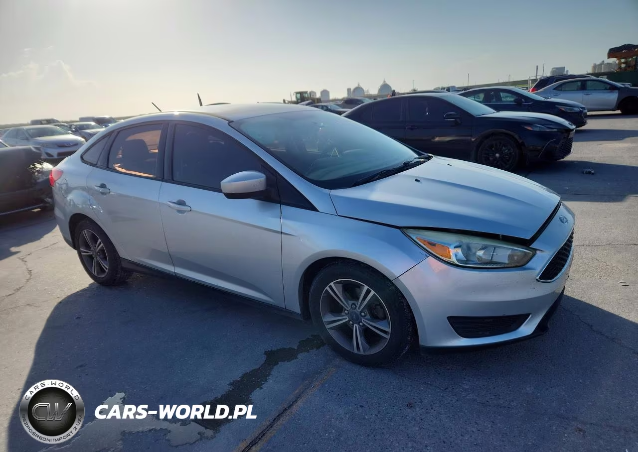 2017 Ford Focus Se VIN:1FADP3FE7HL270747 - 4