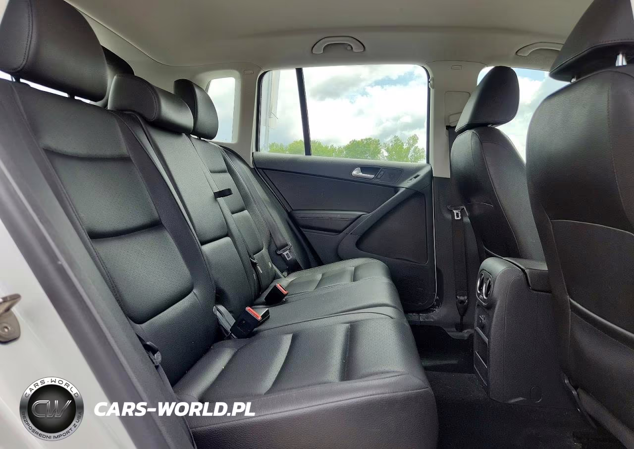 2016 Volkswagen Tiguan S VIN:WVGAV7AX1GW523766 - 11