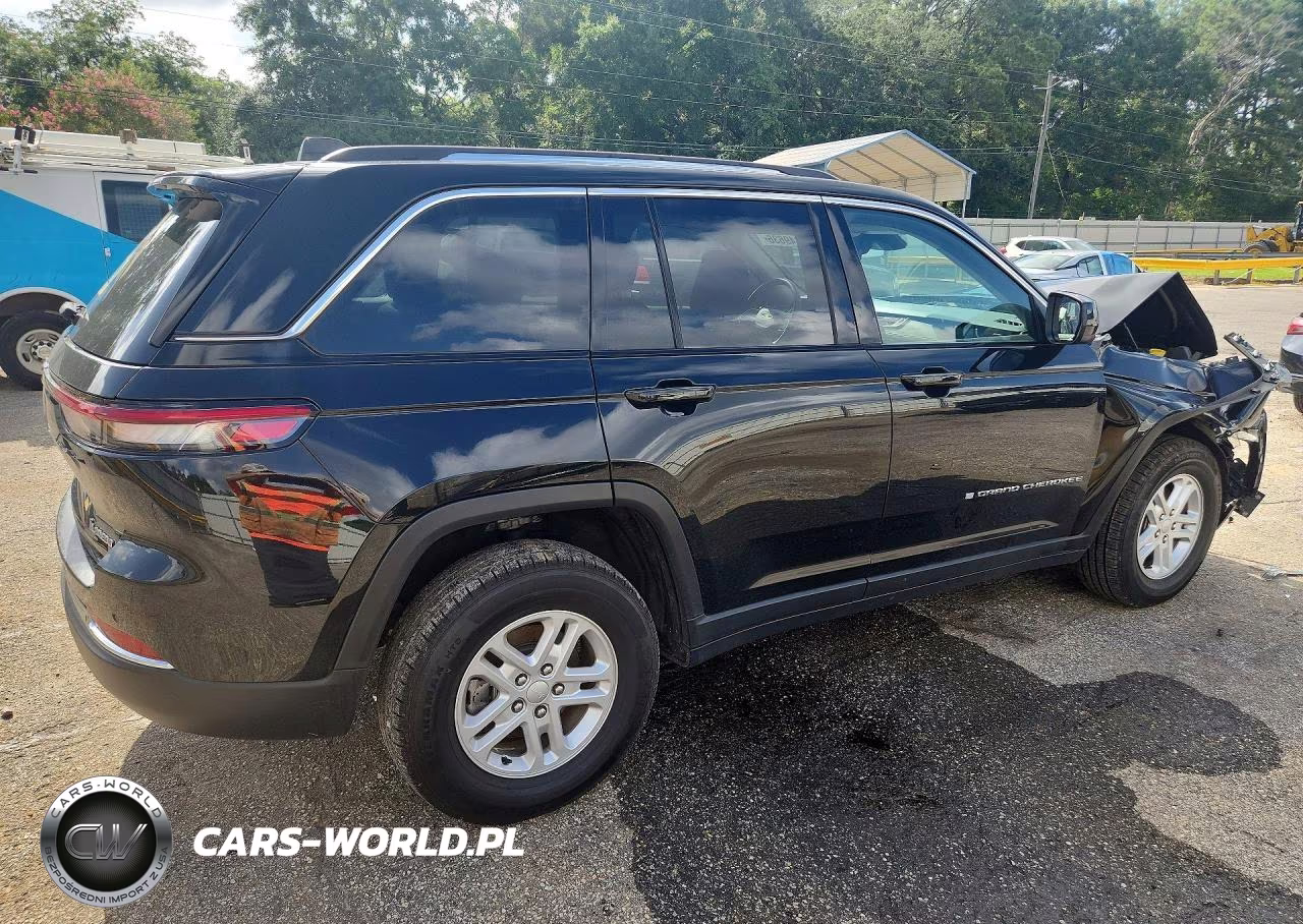 2023 Jeep Grand Cherokee Laredo VIN:1C4RJHAG1PC640872 - 3