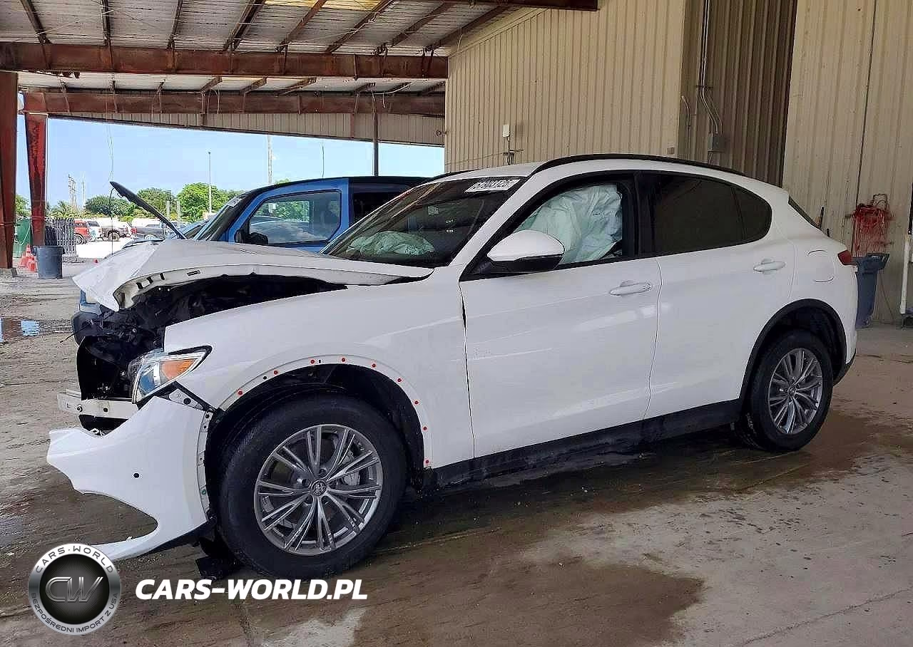 2022 Alfa Romeo Stelvio – zdjęcie 1 z 12